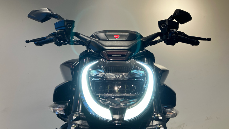 Ducati X Diavel V4 Burning Red (25MY)